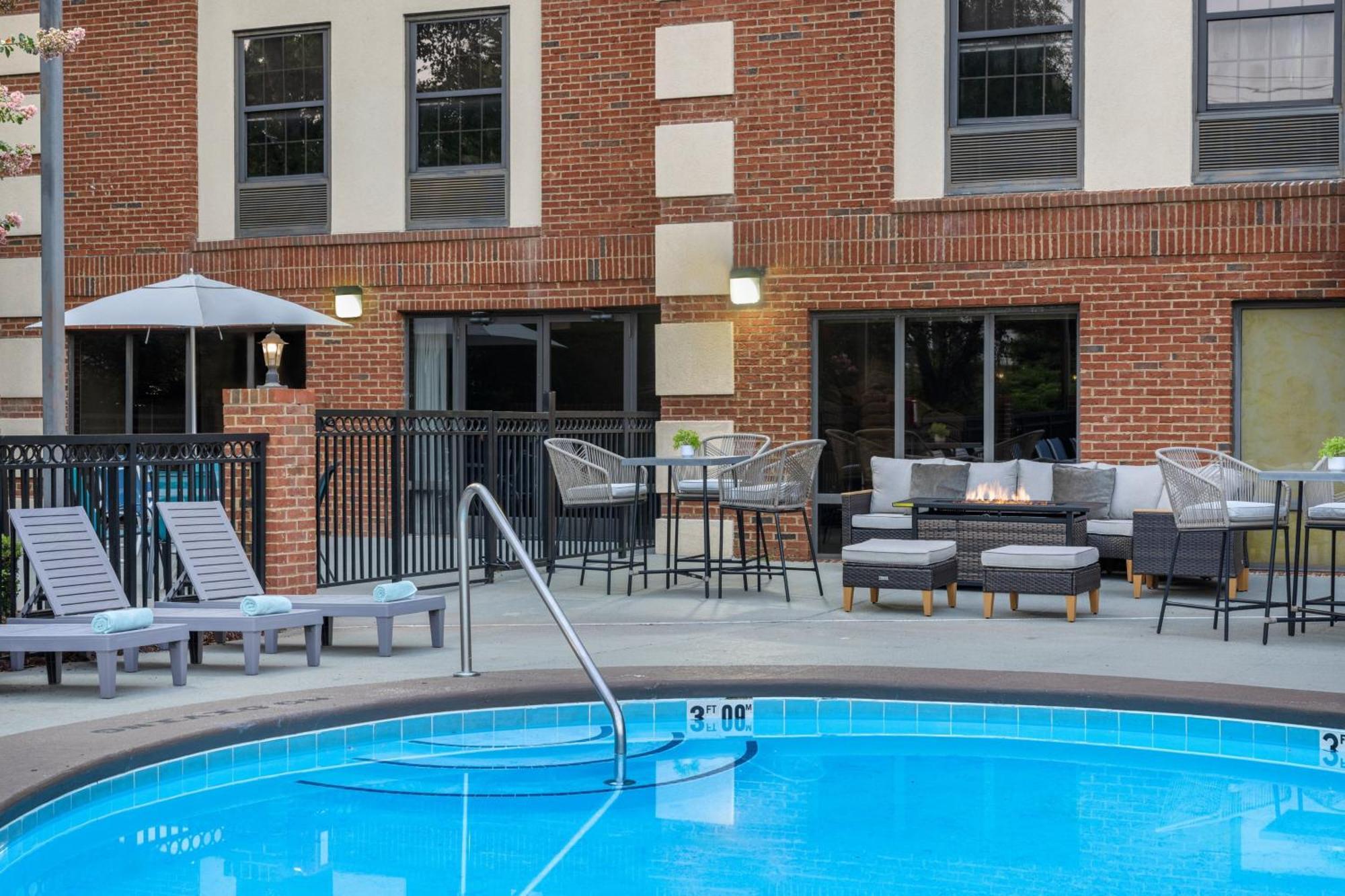 Four Points By Sheraton Greensboro Airport Bagian luar foto