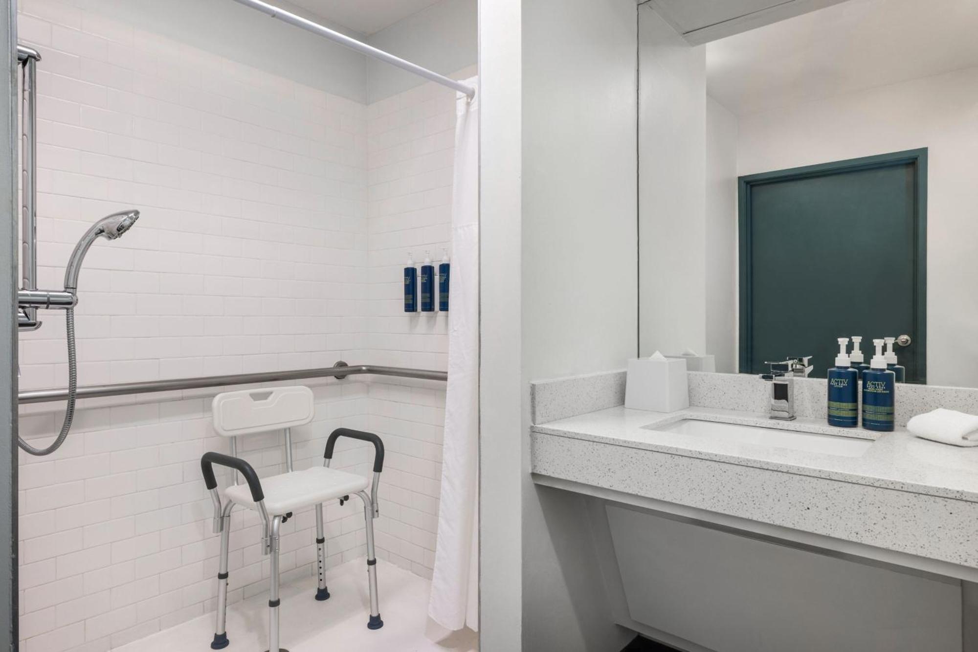 Four Points By Sheraton Greensboro Airport Bagian luar foto