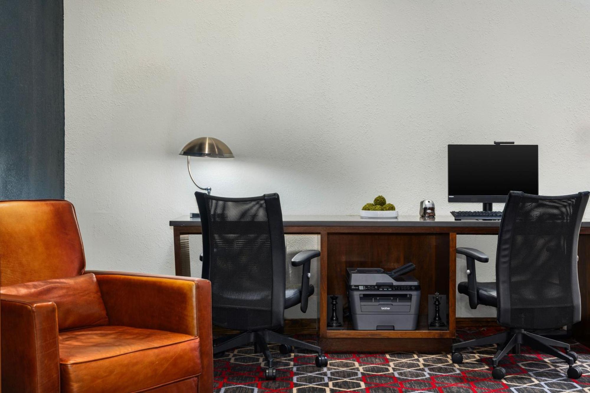 Four Points By Sheraton Greensboro Airport Bagian luar foto