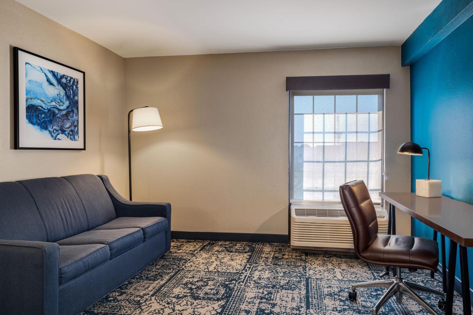 Four Points By Sheraton Greensboro Airport Bagian luar foto