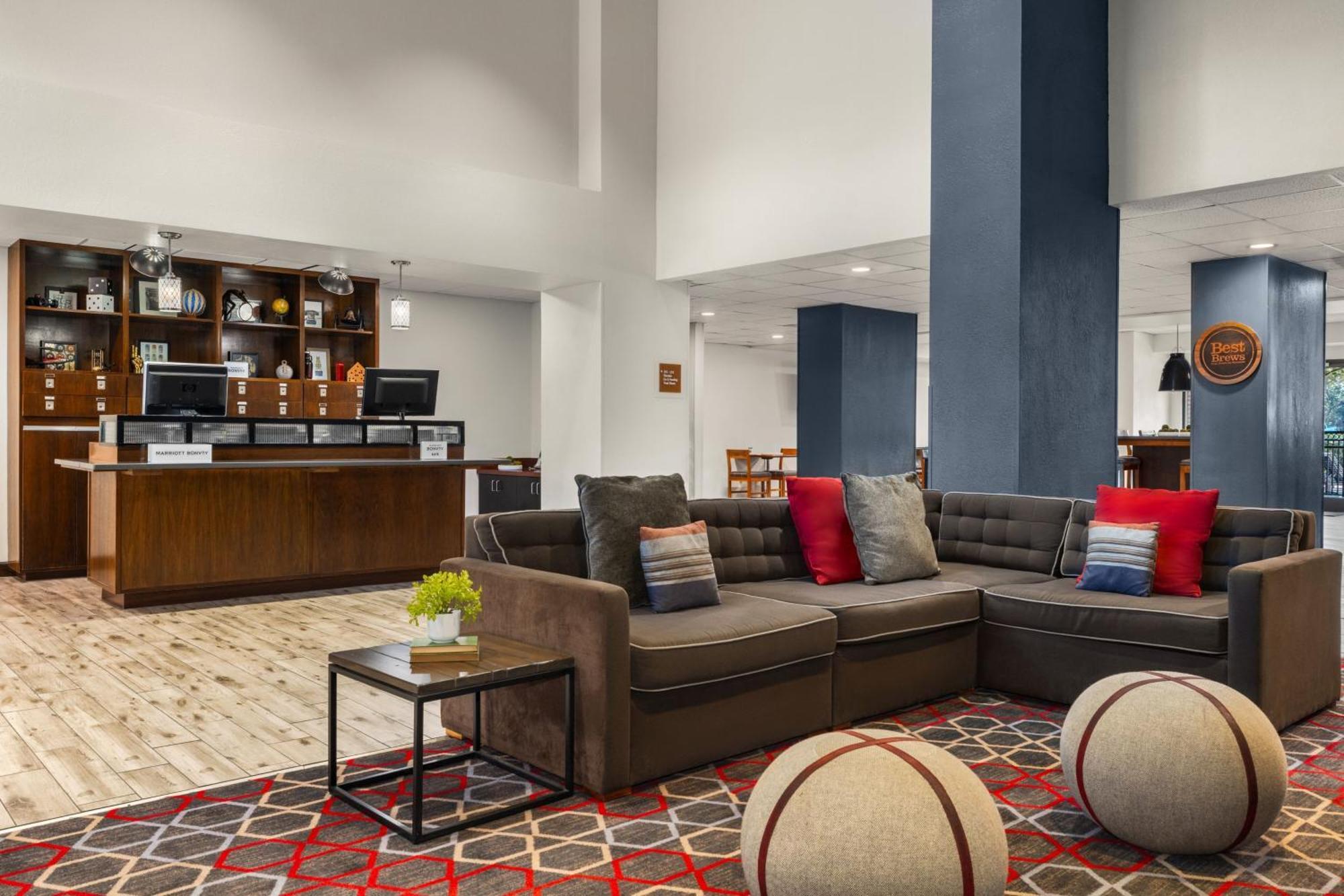 Four Points By Sheraton Greensboro Airport Bagian luar foto